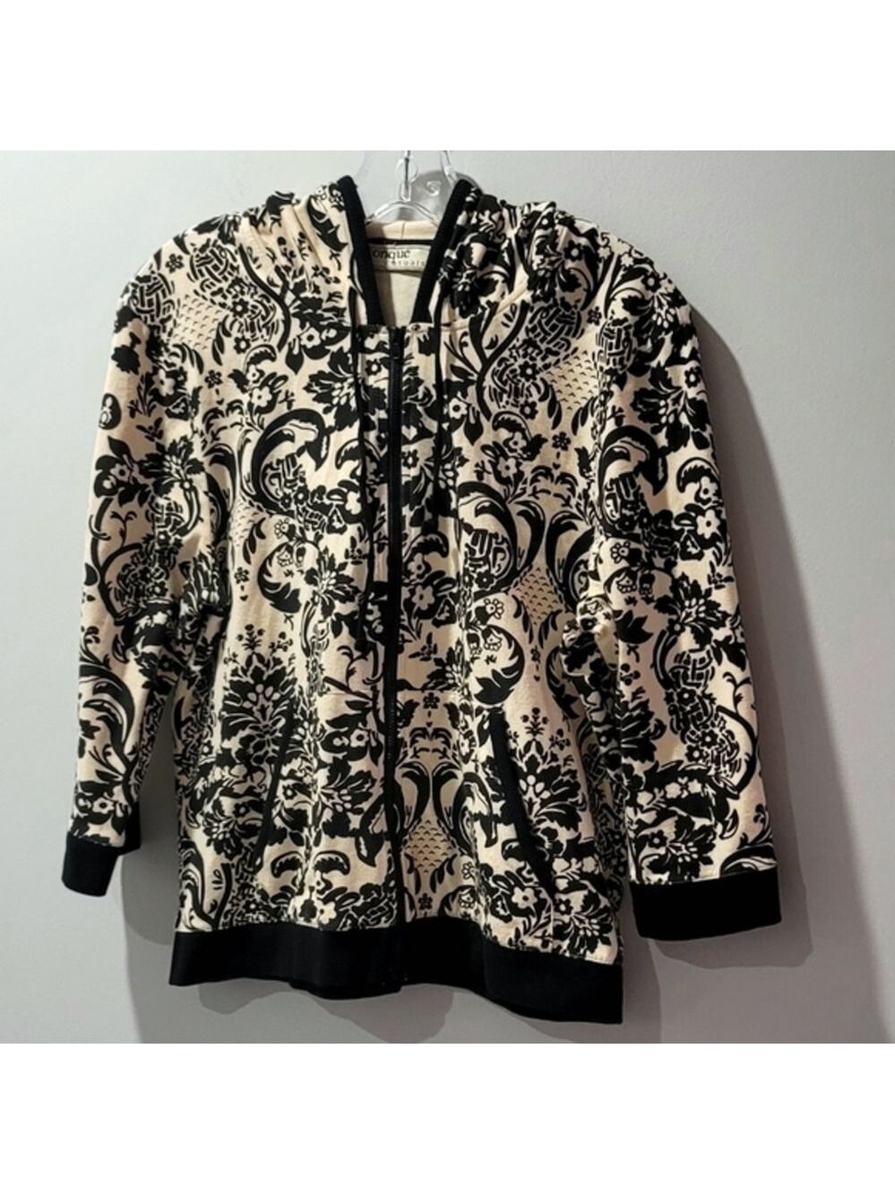 Onque Casuals Women's Full Zip Hoodie Size M
